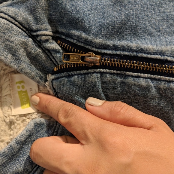 Black boots and blue ceazt 8 sweater - Picture 4 of 4